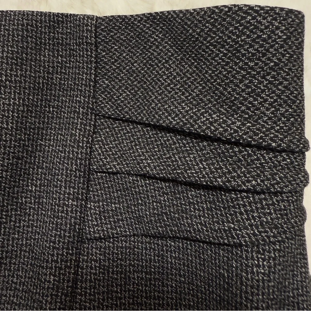 Express Textured Black/White Hip Pleat Detail Pencil Skirt 22